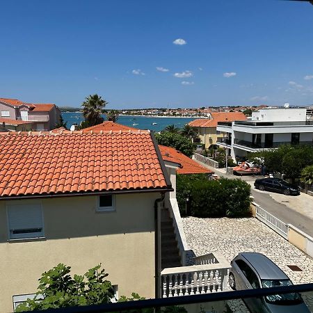 Apartment Vila Lina Vir Luaran gambar