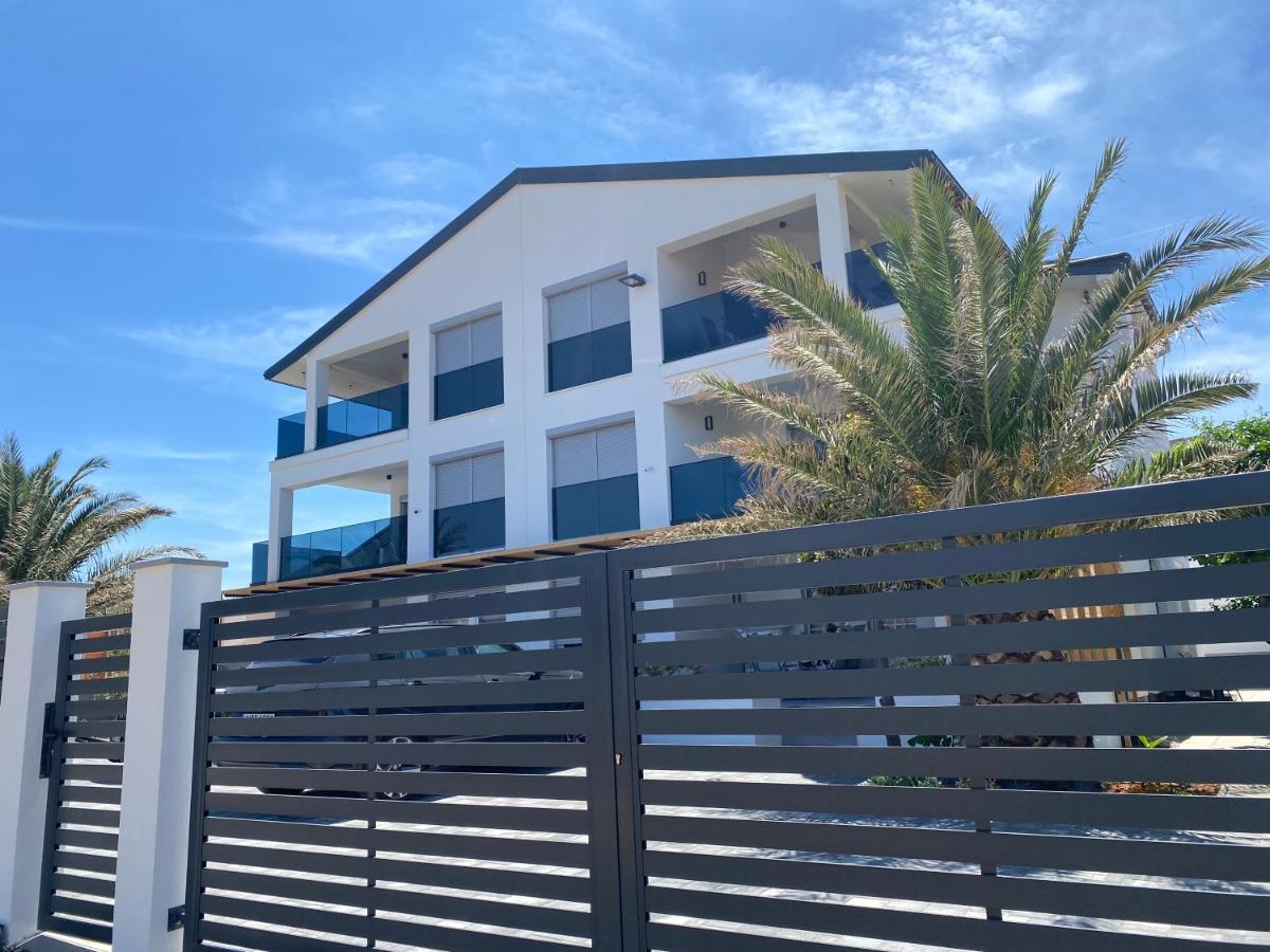 Apartment Vila Lina Vir Luaran gambar