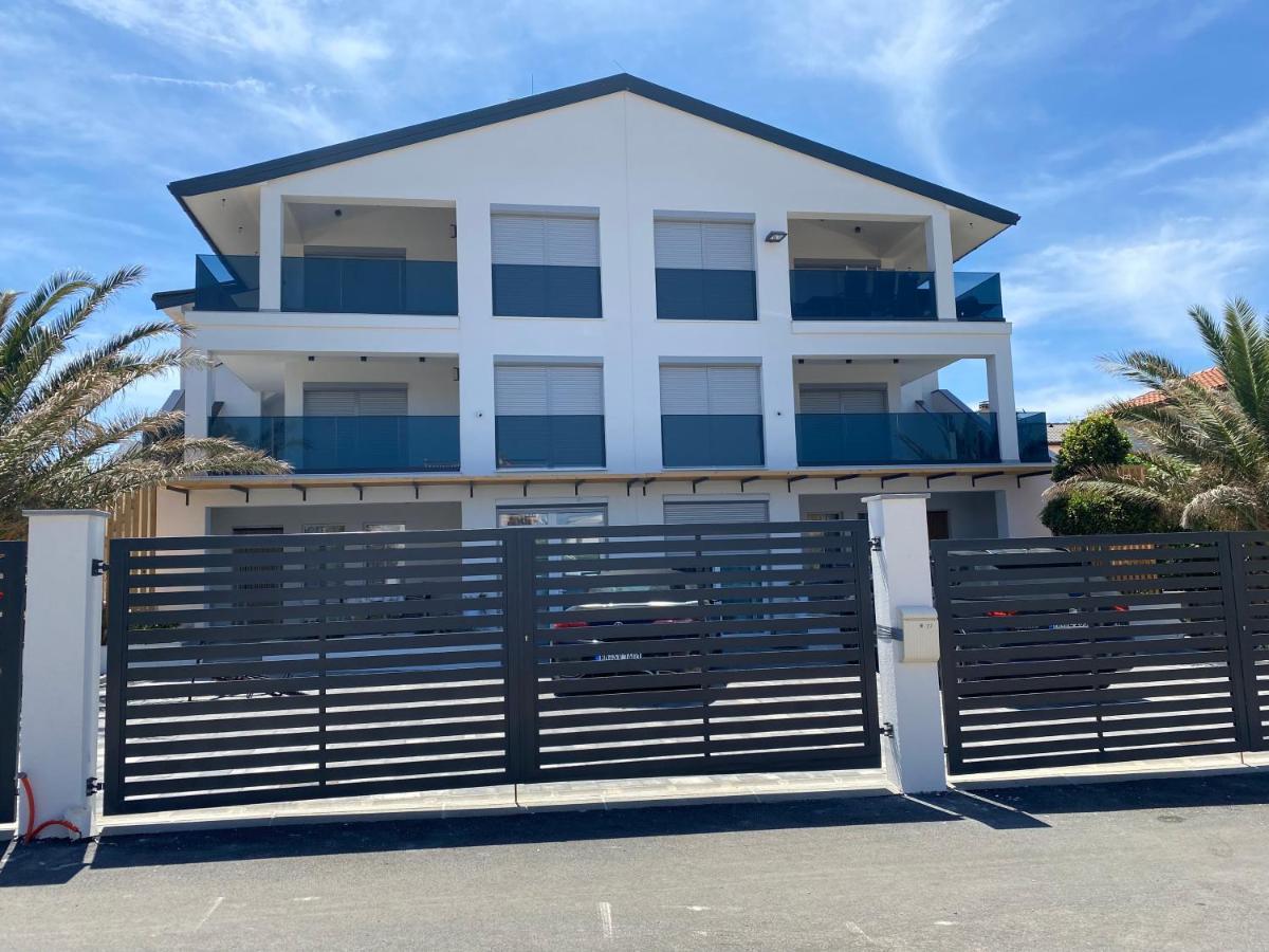 Apartment Vila Lina Vir Luaran gambar