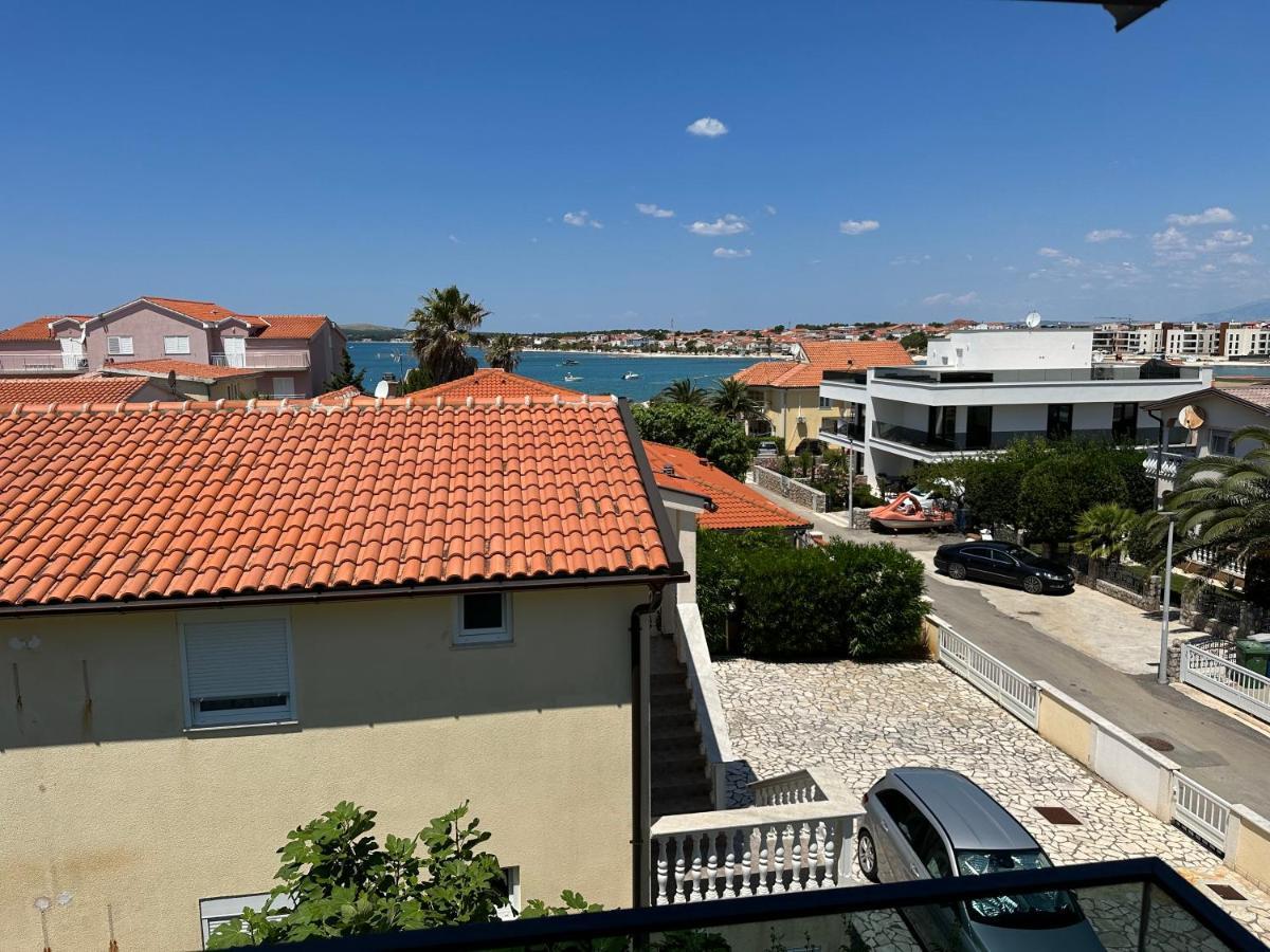 Apartment Vila Lina Vir Luaran gambar