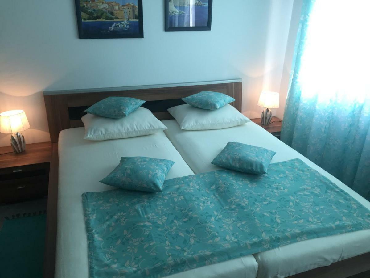 Apartment Vila Lina Vir Luaran gambar