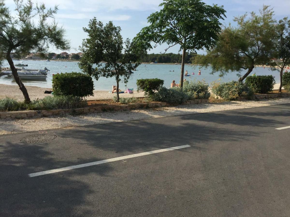 Apartment Vila Lina Vir Luaran gambar