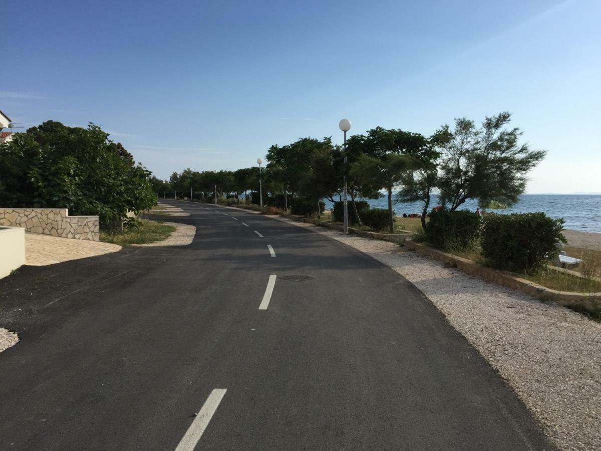 Apartment Vila Lina Vir Luaran gambar