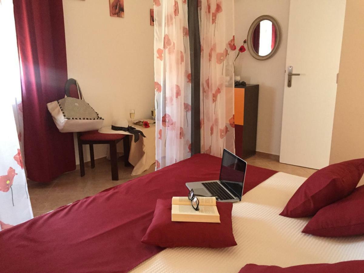 Apartment Vila Lina Vir Luaran gambar